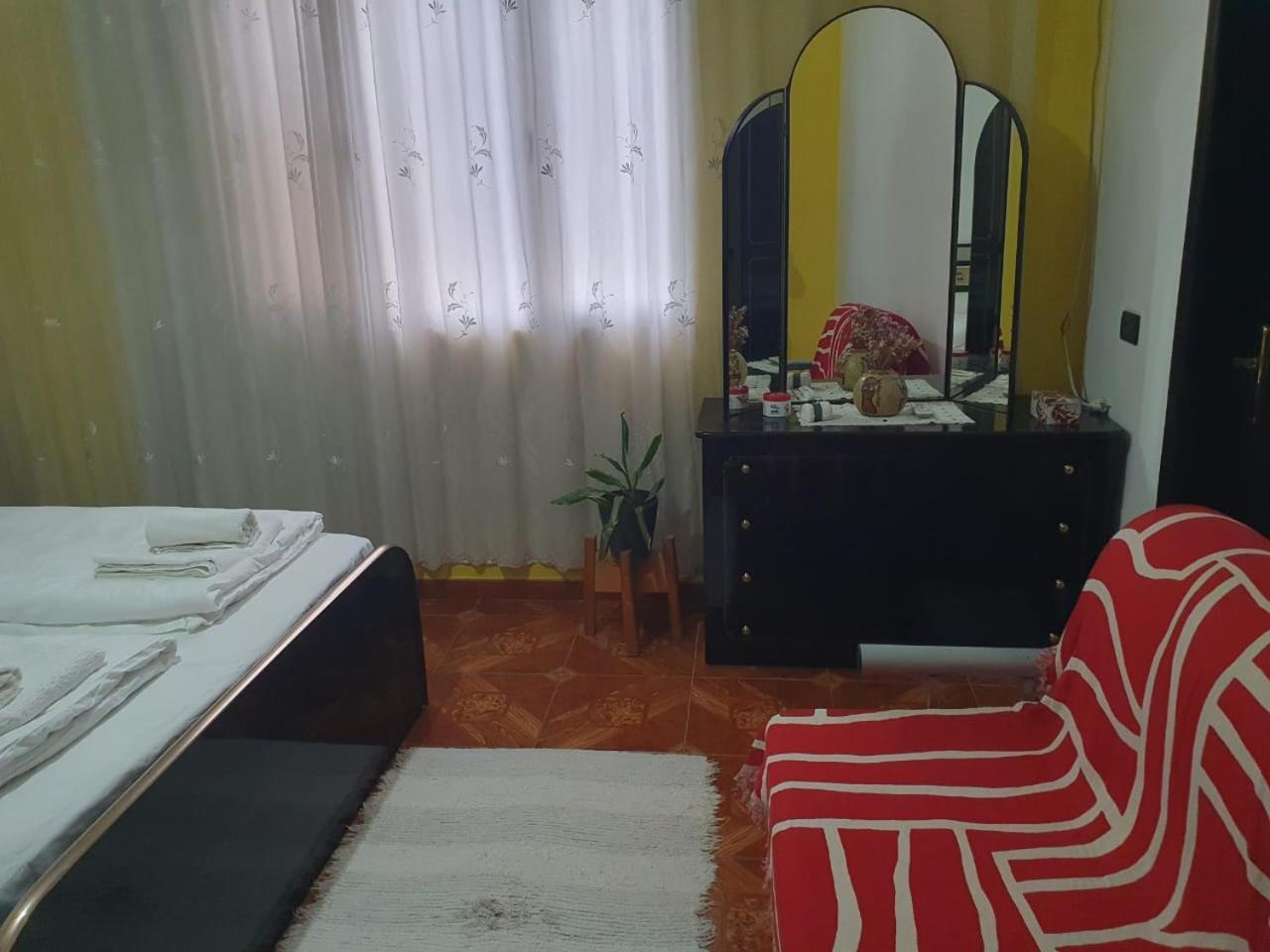 Cozy Big Apartment With Balcony Tiranë Luaran gambar