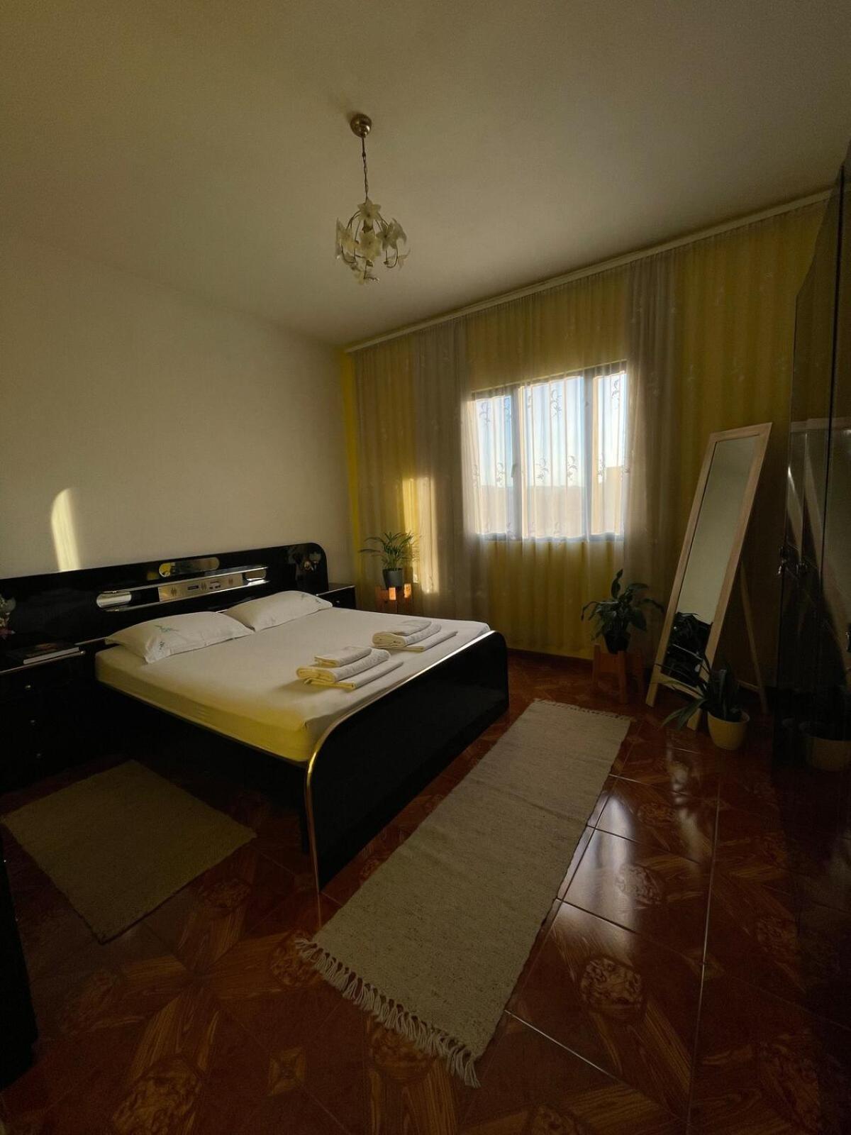 Cozy Big Apartment With Balcony Tiranë Luaran gambar