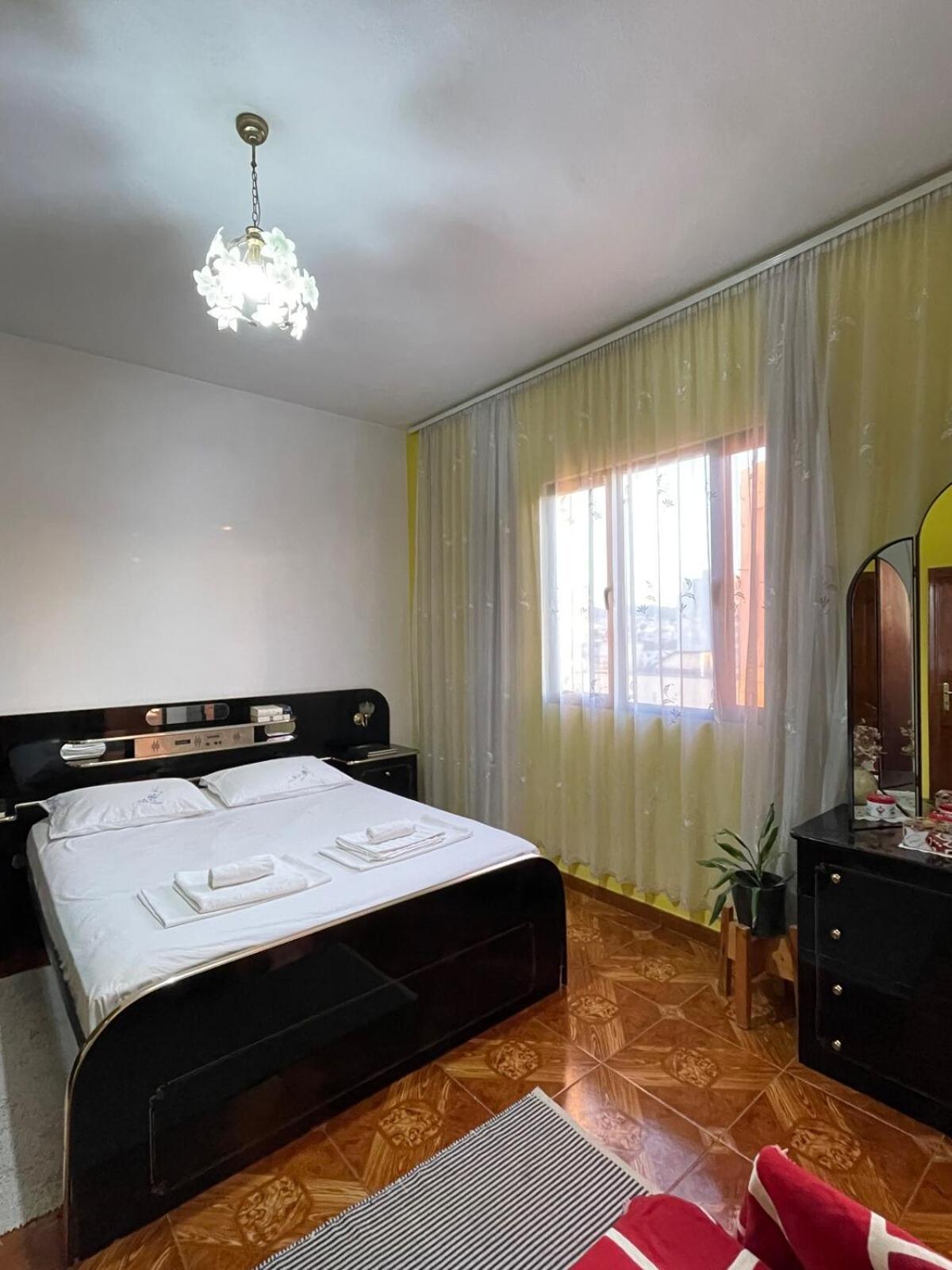 Cozy Big Apartment With Balcony Tiranë Luaran gambar