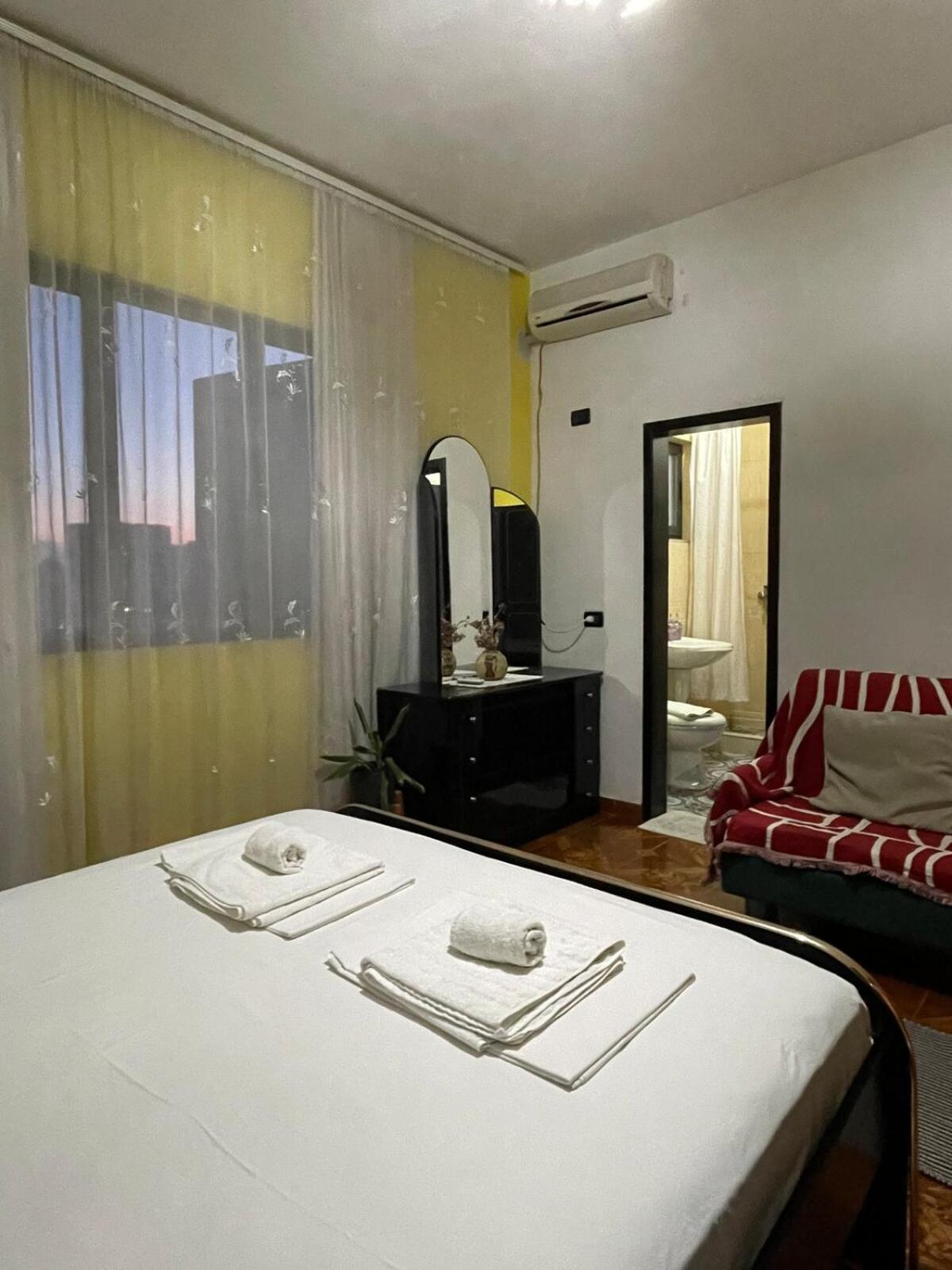Cozy Big Apartment With Balcony Tiranë Luaran gambar