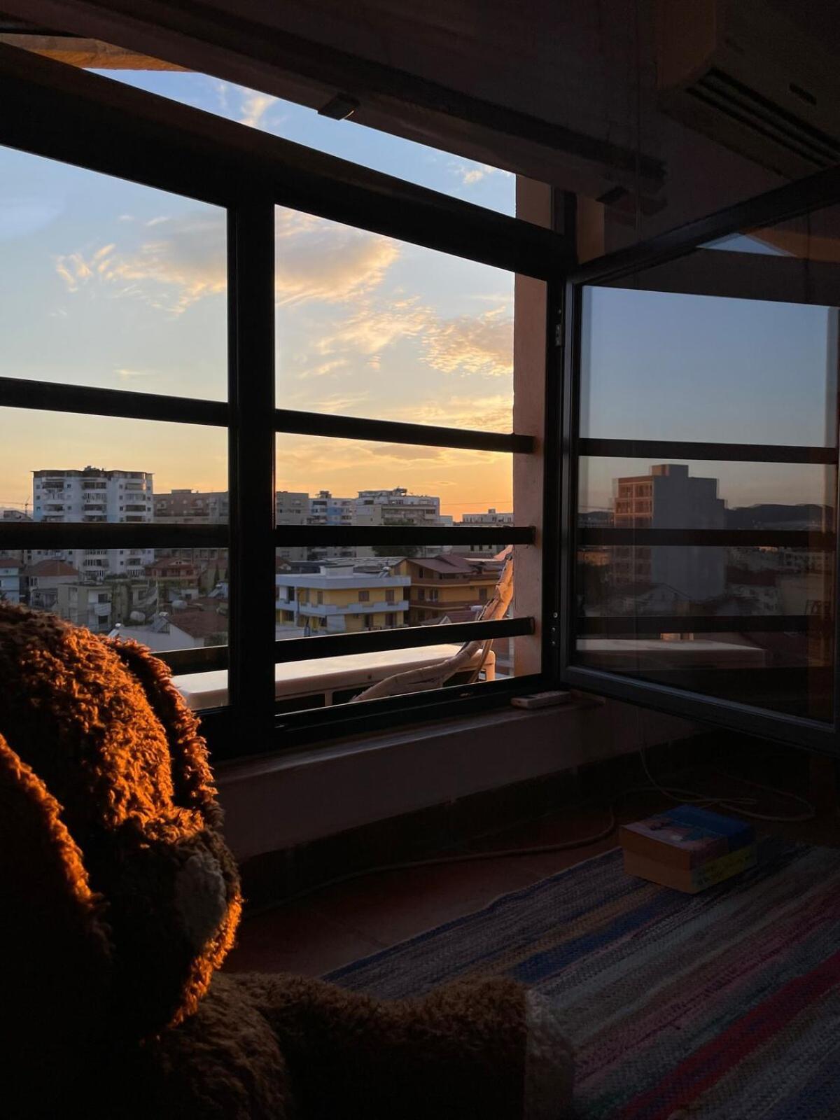 Cozy Big Apartment With Balcony Tiranë Luaran gambar