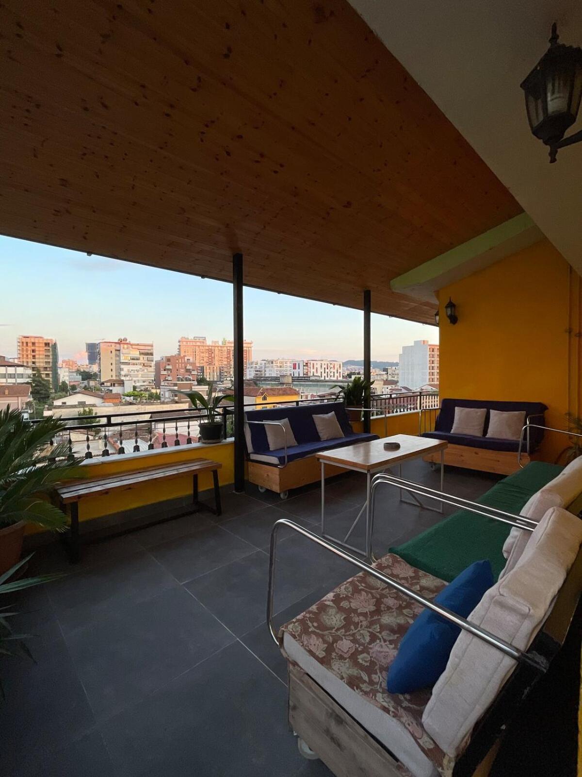 Cozy Big Apartment With Balcony Tiranë Luaran gambar
