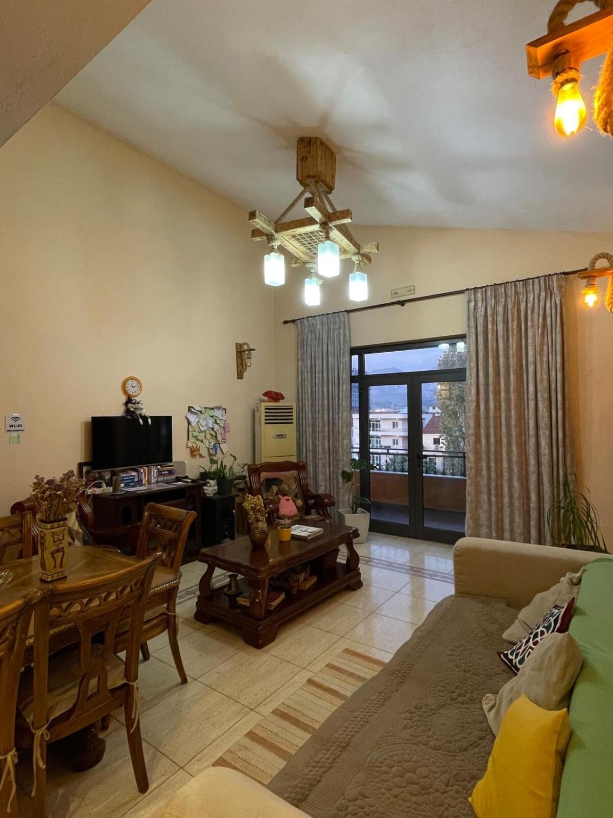 Cozy Big Apartment With Balcony Tiranë Luaran gambar